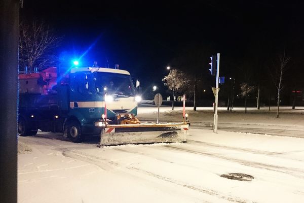 Les opérations de salage et de déneigement avaient débuté tôt ce matin en centre-ville de Dijon