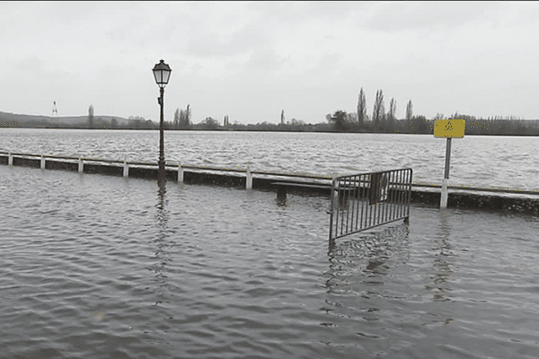 La Seine à La Bouille (Seine-Maritime) le jeudi 4 janvier 2018 à 15h30