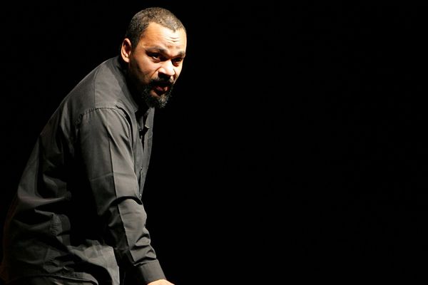 Archives : Dieudonné sur scène en 2008.