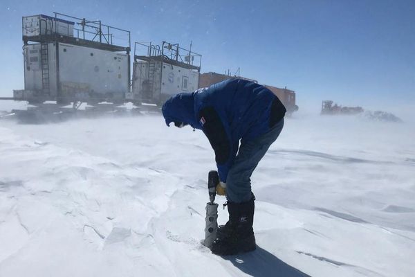 Une équipe de chercheurs est partie explorer des zones vierges de l'Antarctique pour mieux prévoir la montée des mers.