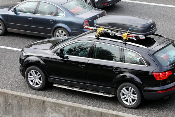 Les routes menant aux stations de ski sont déjà encombrées ce samedi 15 février à la mi journée.