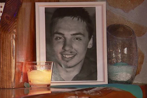 Le jeune Loïc est mort en 2018 en Espagne. Une affaire qui n'a pas livré tous ses secrets. Sa famille se bat pour connaître la vérité.