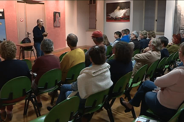 Samedi 23 septembre, Pierre Mifsud donnait l'une de ses "conférences de choses" à la mairie d'Eymoutiers (87).