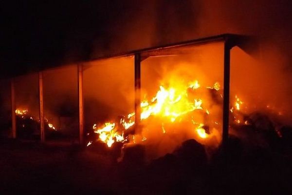 Feu de hangar agricole à Sainte-Ménehould : un des faits reconnus par le sapeur-pompier volontaire.