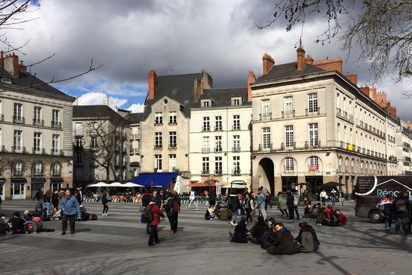 Après avoir parcouru une partie du centre-ville de Nantes, la manifestation s'est dispersée place du Bouffay (photo prise en toute fin de manifestation).