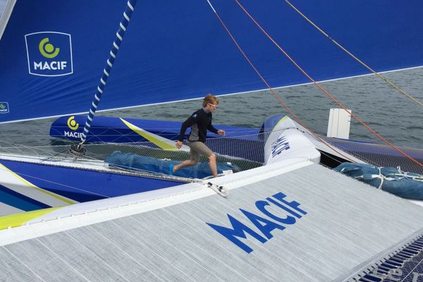 François Gabart sur son maxi-trimaran Macif 