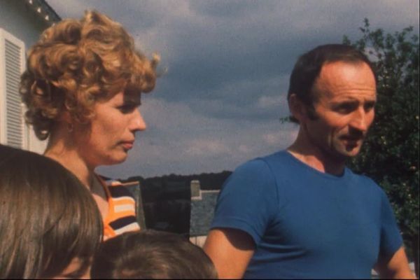 Un couple d'agriculteur de Malansac (Morbihan) après leur rencontre avec le Président Valéry Giscard d'Estaing dans leur ferme - 4/09/1977