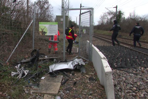 Le 28 janvier 2023, une voiture volée dans la Loire a été percutée par un TER Besançon-Dijon à hauteur de la rue Einstein à Besançon.