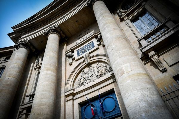 Le tribunal administratif de Paris a rejeté la requête d'un étudiant demandant à reporter les partiels en présentiel.