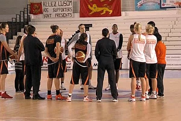 L'équipe de Ekaterinburg à l'entraînement à la Halle Bérégovoy de Mondeville  mardi après-midi