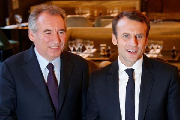 François Bayrou, accompagné d'Emmanuel Macron, au lendemain de la proposition d'alliance entre les deux, à Paris, le 23 février 2017. nuel