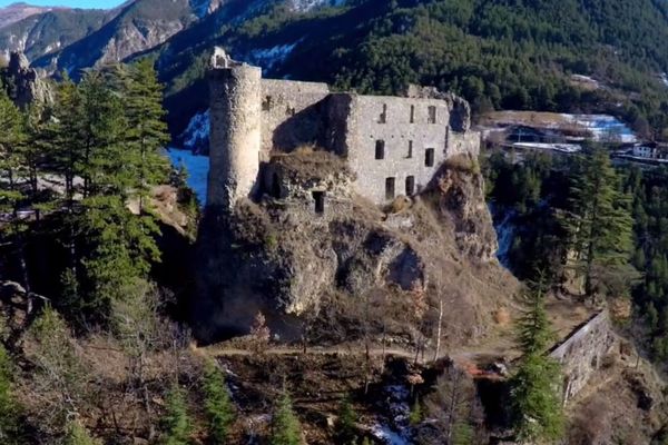 Le Château de Guillaumes dans les Alpes-Maritimes