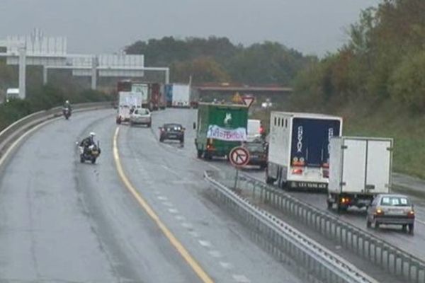 Circulation très difficile sur la route, ce matin,  les opposants à l'Equitaxe manifestent