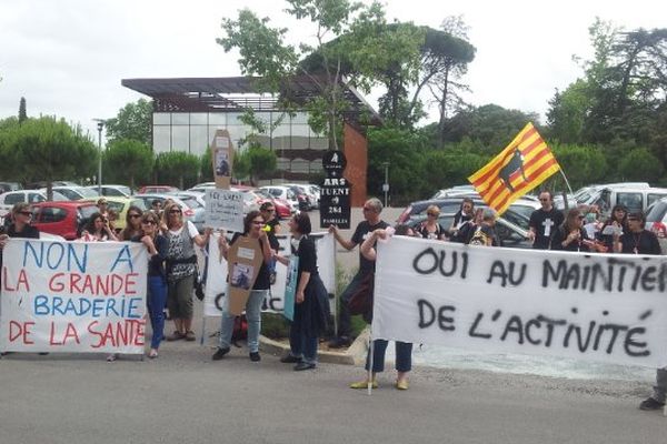 Montpellier - Manifestation des employés de la Perle Cerdane d'Osséja (66) devant l'ARS - 20 juin 2013.