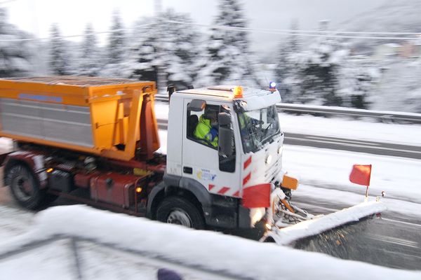 La circulation sur l'A89 est rendue délicate à cause des chutes de neige. Photo d'illustration.