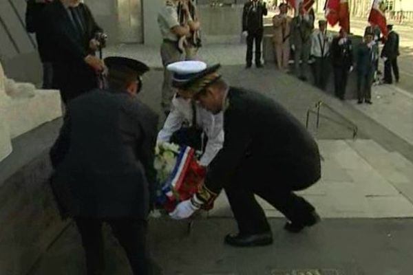 Dépose de gerbe au monument de la rue Montlosier, à Clermont-Ferrand, le 25 août 2013, pour célébrer la libération de la capitale auvergnate.