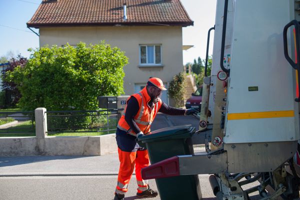 La tarification incitative permettrait de réduire la masse des déchets ménagers de 30 à 50%, selon l'agence de la transition écologique. 