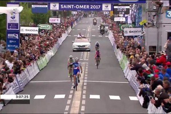 Charlotte Bravard sur la ligne d'arrivée. 