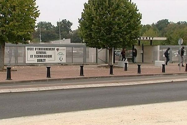 Deux agressions devant le lycée de Durzy à Villemandeur dans le Loiret