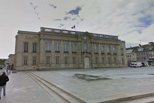 Pour les municipales 2020 à Beauvais, 5 candidats briguent la mairie.