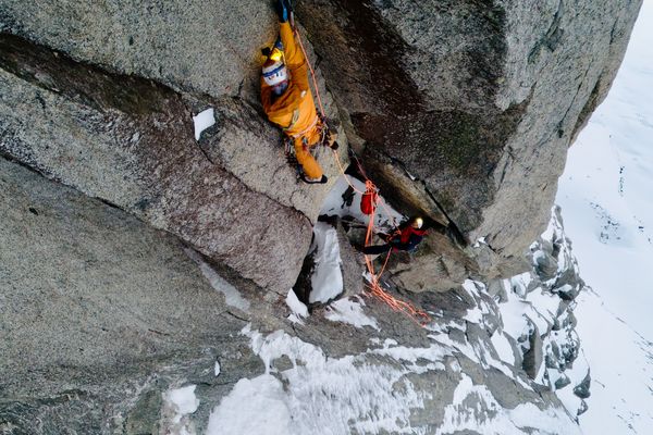 Le duo de cordée a réalisé la voie des guides dans la face Nord des Drus, dimanche 28 janvier 2024.