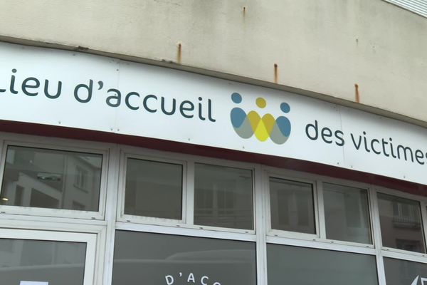 Dans le centre-ville de Brest, une cellule de crise à été activée au sein d'un nouveau lieu d'accueil des victimes dans le contexte des violences urbaines.