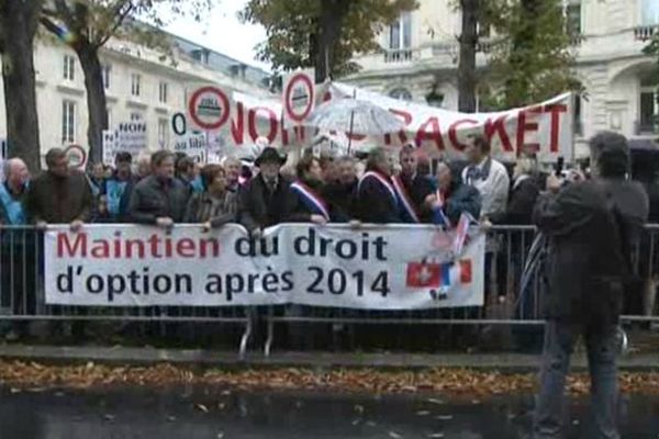 Les travailleurs frontaliers avaient manifesté devant l'Assemblée nationale.