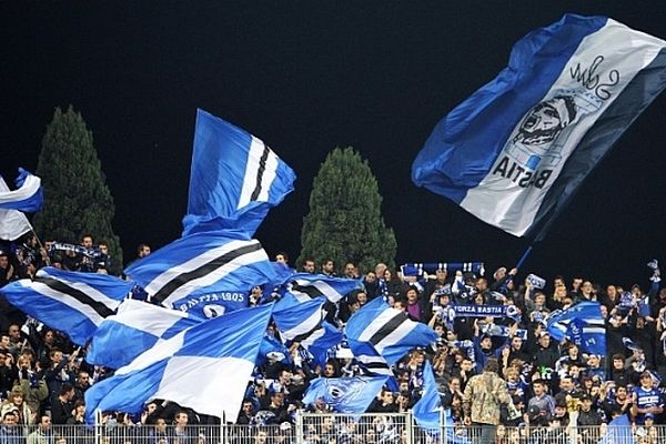 Supporteurs du SCB dans la tribune Est du stade Armand Cesari à Bastia (Archives)