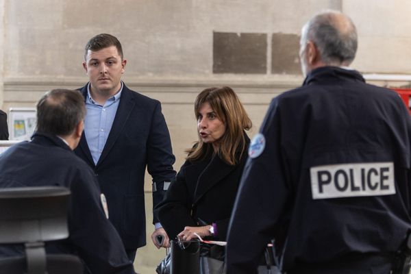 Le procès de cinq ex-rugbymen du FC Grenoble s'est ouvert le 2 décembre dernier aux assises de la Gironde. Parmi les mis en cause, l’Irlandais Denis Coulson est accusé de "viol en réunion".