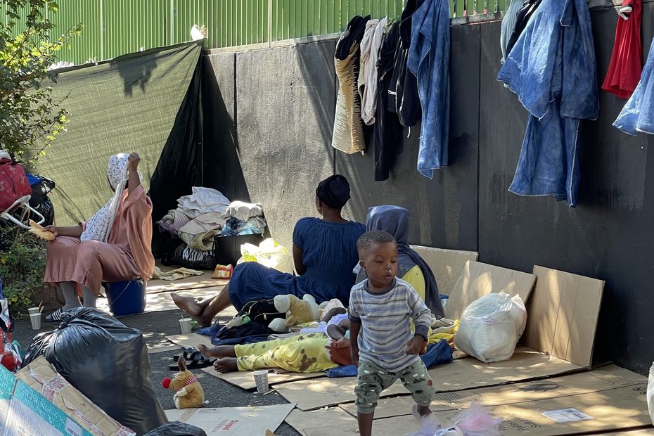 Life on a sidewalk in Bagnolet