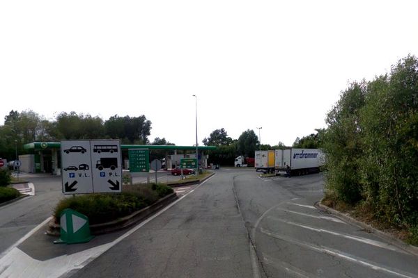 30 migrants ont été découverts vendredi matin dans un camion frigorifique sur l'aire de Grande-Synthe sur le'A16.