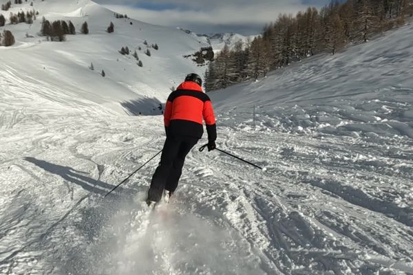 Soleil et poudreuse pour l'ouverture des dix premières pistes à Auron.