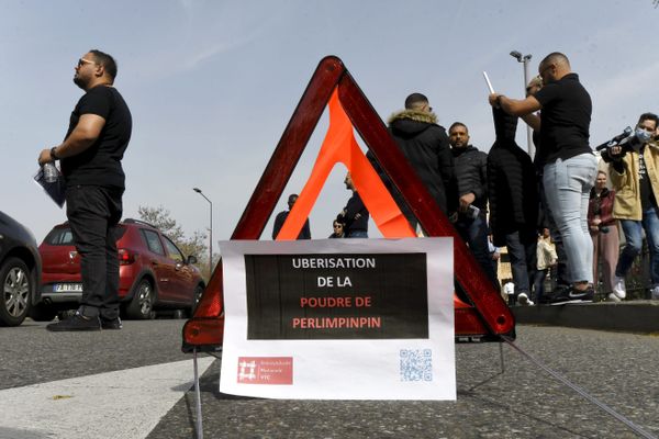 Fin mars 2022 : les chauffeurs de VTC de Toulouse avaient déjà dénoncé la mainmise de plateformes de mise en relation comme Uber.