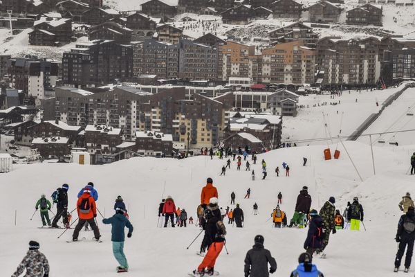 Des skieurs sur les pistes de Val Thorens, en Savoie.