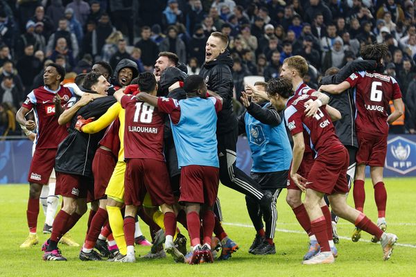 Les Reds d'Annecy exultent après leur victoire en quart de finale de Coupe de France face à l'Olympique de Marseille (2-2, 7 tab 6).