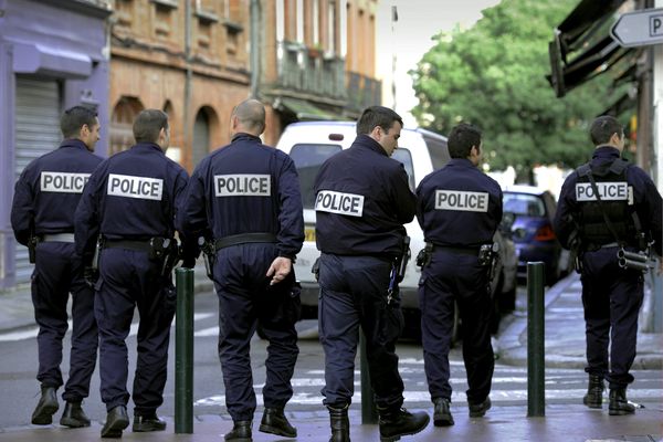 Des policiers sont mobilisés pour assurer la sécurité pour les festivités du 14 juillet à Toulouse