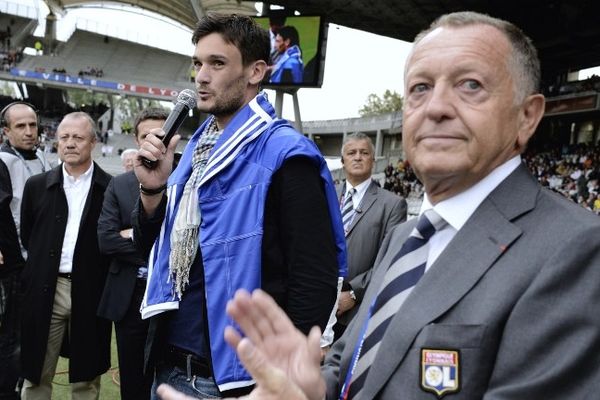 Hugo Lloris, le gardien cédé pour 10 millions d'euros au club anglais de Tottenham lors de ses adieux à Gerland. 