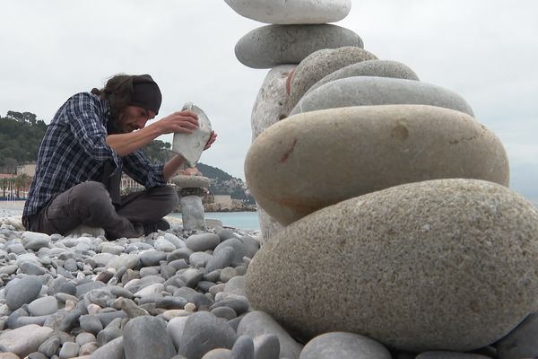 Rencontre avec un Niçois qui pratique le stone balance