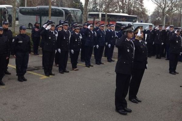 Hommage aux policiers à Annecy 