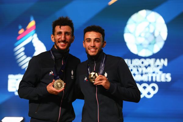 Les boxeurs toulousains Sofiane Oumiha (à gauche) et Billal Bennama, lors de leur victoire en Coupe d'Europe en Pologne en juillet 2023. Ils espèrent tous deux rapporter l'or olympique aux Jo de Paris.