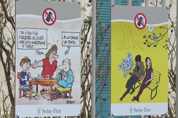 Dans la ville, des affiches encouragent les habitants à se détacher du smartphone