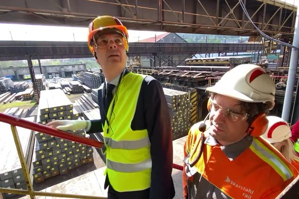 Roland Lescure, ministre délégué chargé de l’Industrie mardi 18 avril 2023 à l'usine Saarstahl d'Hayange