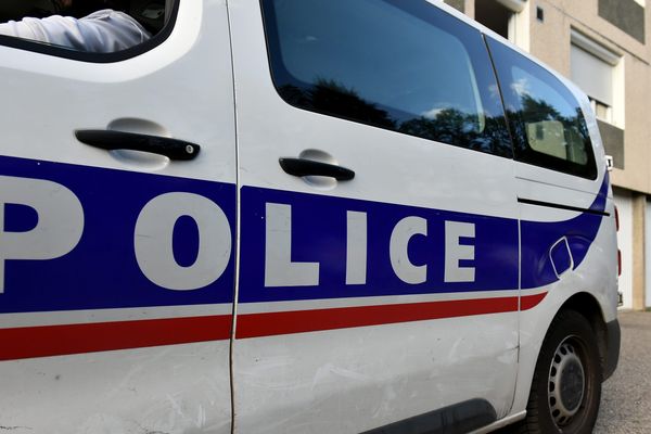 La police de Grenoble a ouvert une enquête après la mort d'un homme ayant chuté du 13e étage d'un immeuble. (Illustration)