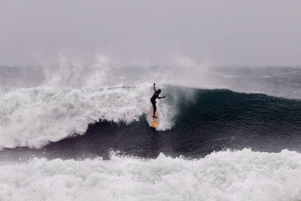 Attention au vent et aux vagues : Météo France a placé les départements du Var et des Alpes-Maritimes en vigilance jaune.