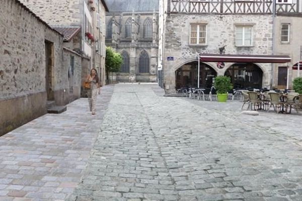 Rue des Allois à Limoges: un grand chantier va démarrer à partir du 3 novembre pour donner un nouveau visage au quartier piéton de la Cité