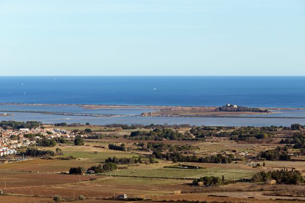 Hérault - vue du haut du massif de la Gardiole - archives.