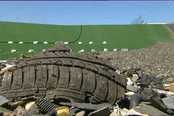 Les 1850 tonnes de déchets désposés entre le 22 et 23 octobre 2013 sont toujours là. 