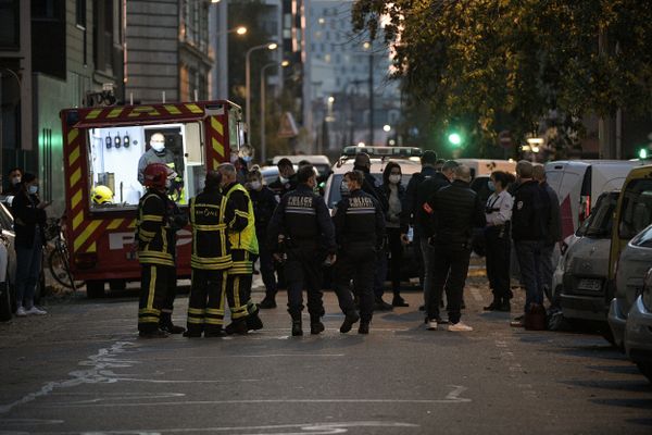 Un important dispositif de sécurité a été déployé à proximité de l'église orthodoxe où un archiprêtre s'est fait tiré dessus, dans l'après-midi du 31 octobre 2020, à Lyon 7ème. 