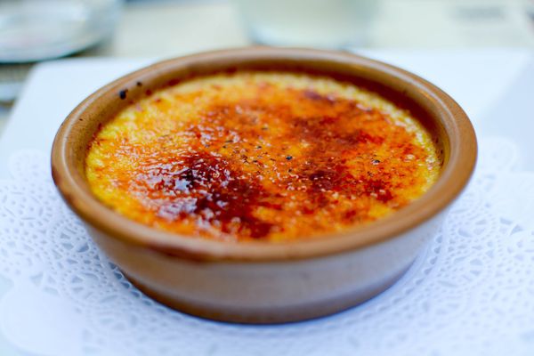 La crème brulée au Macvin se décline également au vin jaune.