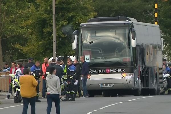 Un bus transportant des migrants à Grande-Synthe ce mardi